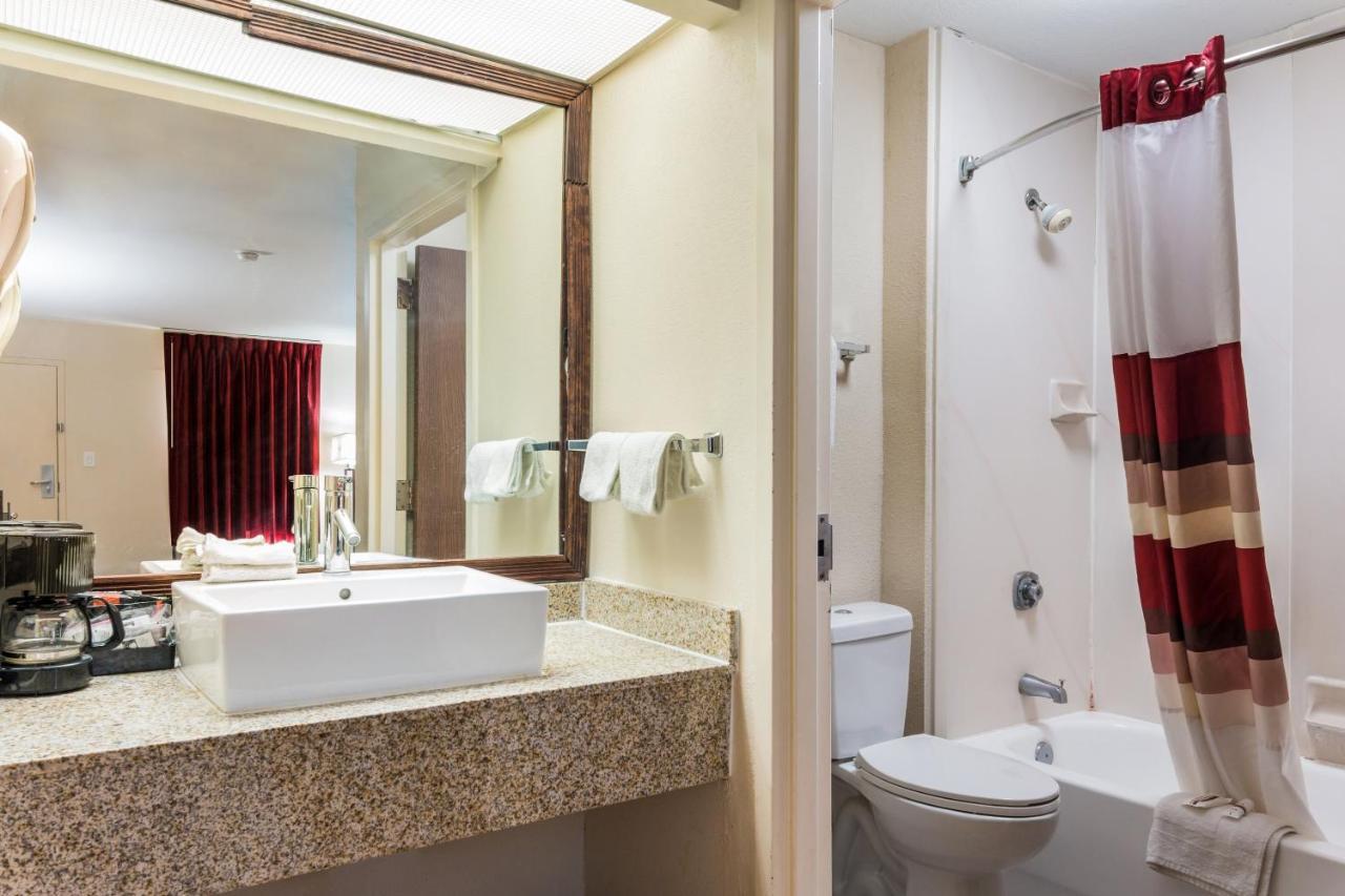 Red Roof Inn Texarkana Bagian luar foto